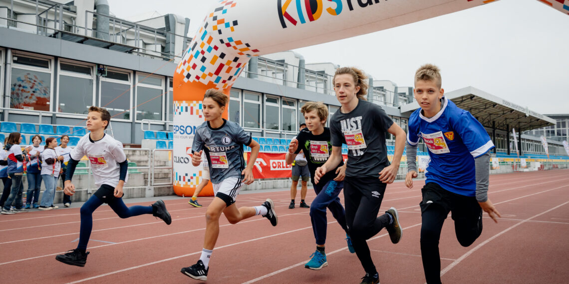 Kids Run na stadionie AWF Warszawa. Dziecięce uśmiechy świeciły jaśniej niż słońce.